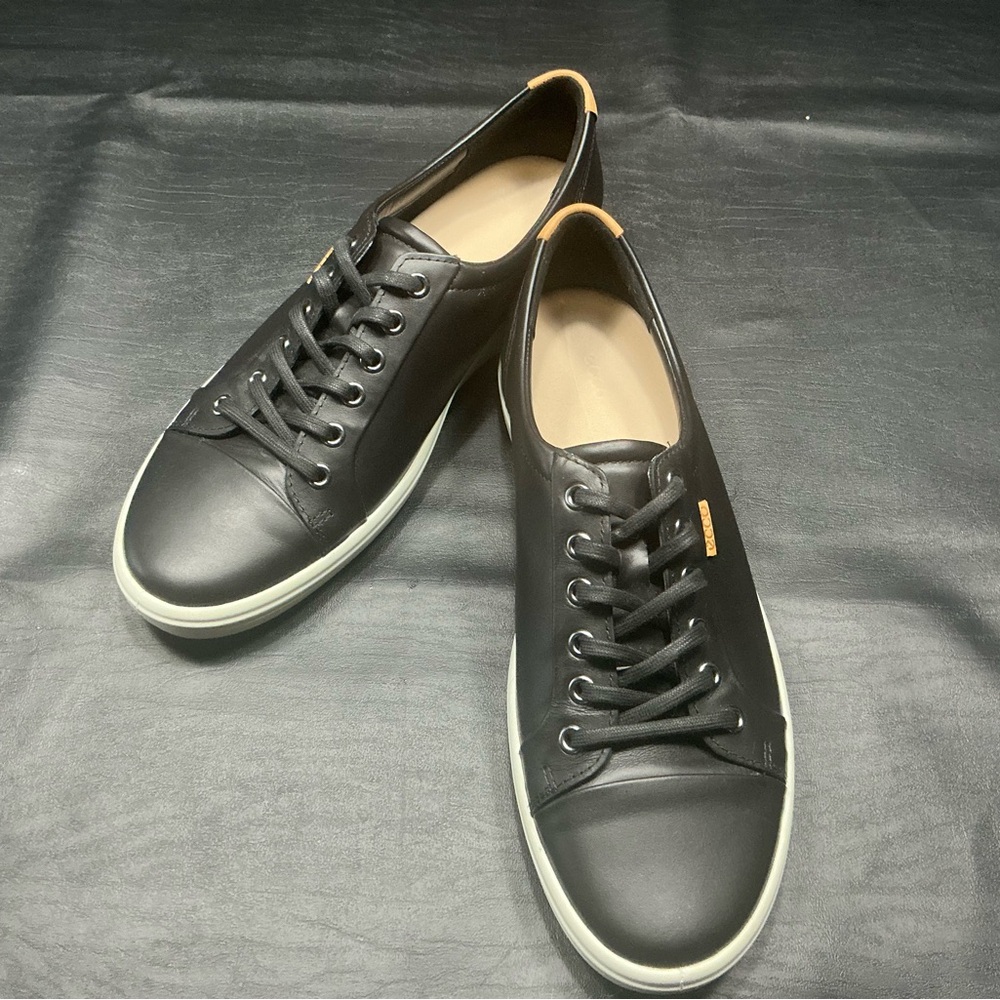 Ecco Black Leather Low-Top Sneakers with Tan Heel Accent